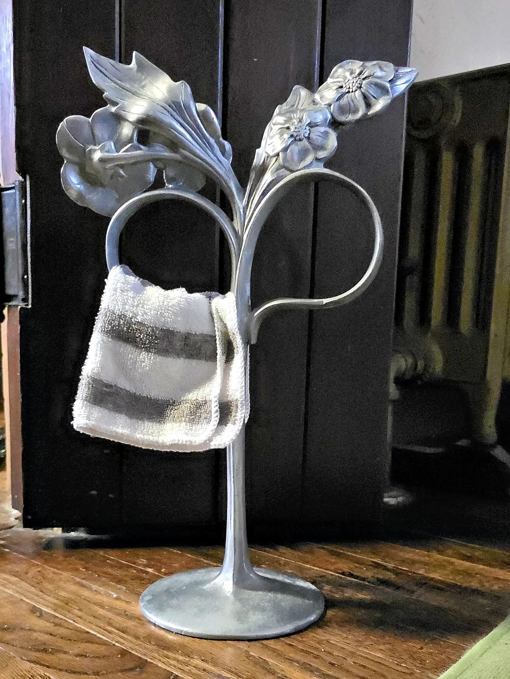 Silver Tone Floral Stand Decor